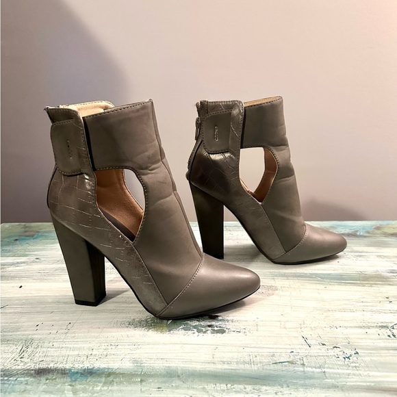 IZABELLA Rue Ankle Boots - Picture 2 of 10